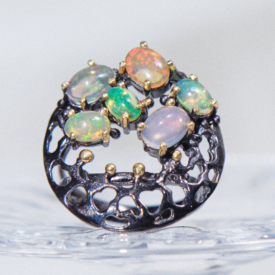 Серебряное дизайнерское кольцо с натуральным радужным опалом арт. 33554