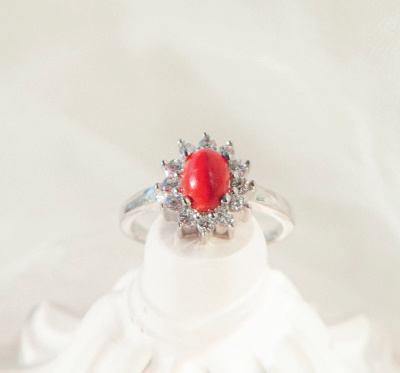 Серебряное кольцо с кораллом натуральным арт. 27136