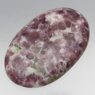  Камень Лепидолит натуральный 61.50 карат арт. 8174