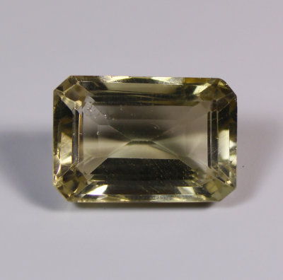 Камень желтый Кварц натуральный 16.40 карат арт. 3457