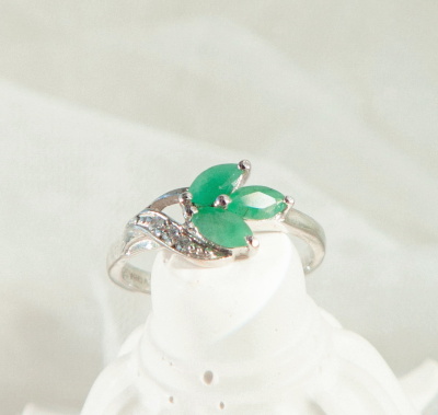 Серебряное кольцо с зеленым бериллом натуральным арт. 27060