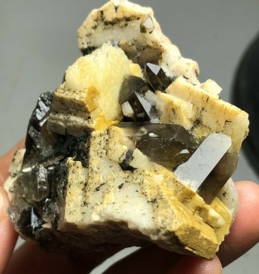 Коллекционный кристалл кварца натурального 74 грамма арт. 33027
