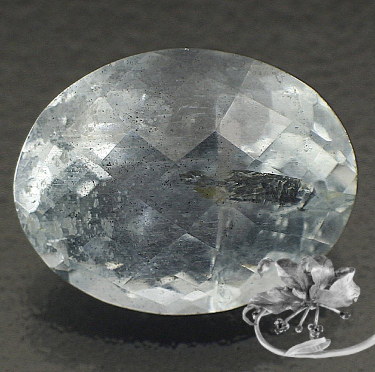 Камень Аквамарин натуральный 4.85 карат 13х10 мм овал арт. 18769
